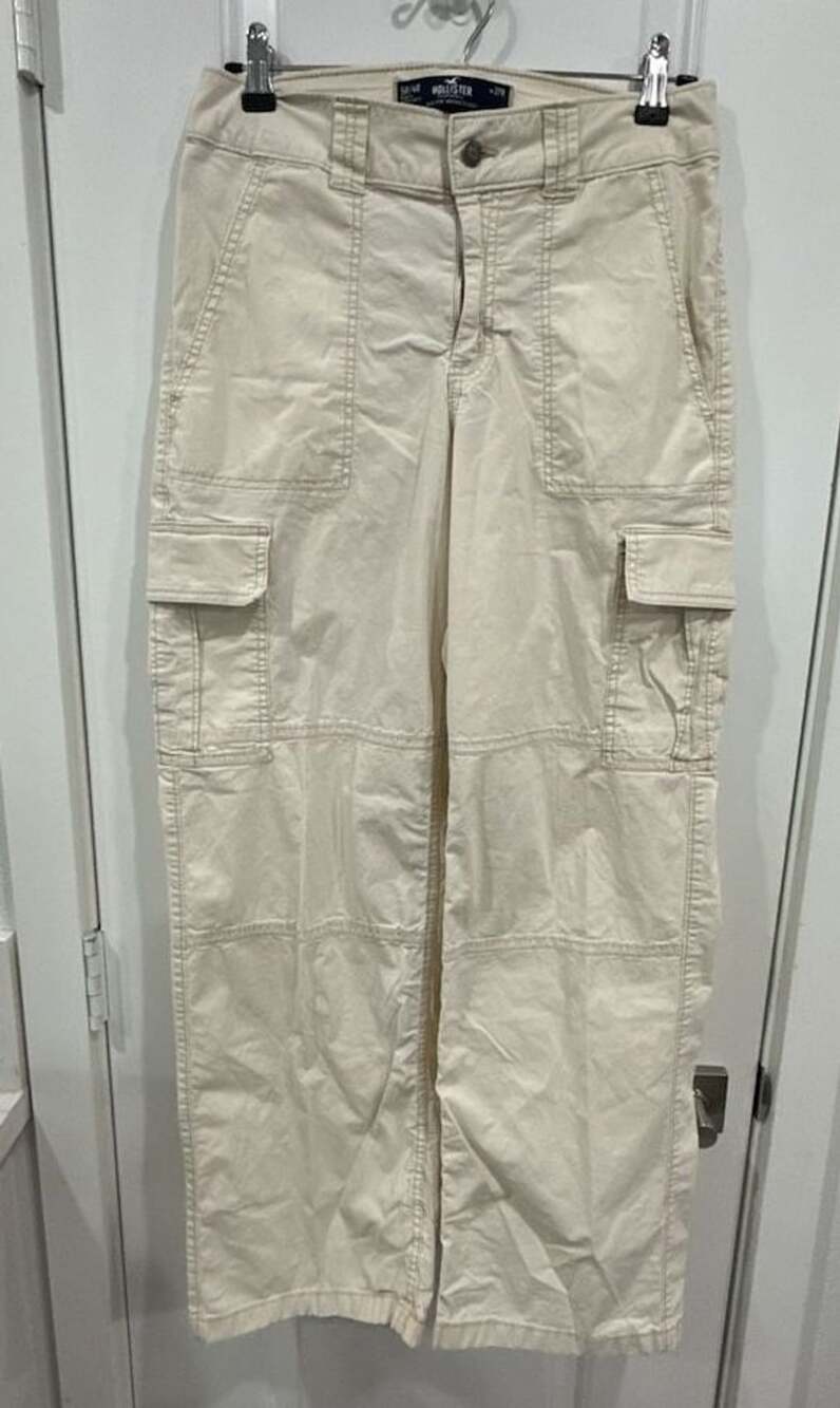 Hollister High-Rise Vintage Baggy Cargo Pants Size 5R W 27R Cream